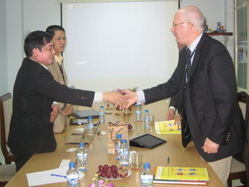 Ông Ewald Houben - Giám đốc điều hành Cty AIRDECK thăm và làm việc tại Cty CP TADITS Việt nam
