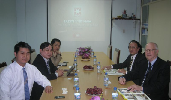 Ông Ewald Houben - Giám đốc điều hành Cty AIRDECK  thăm và làm việc tại Cty CP TADITS Việt nam (1)